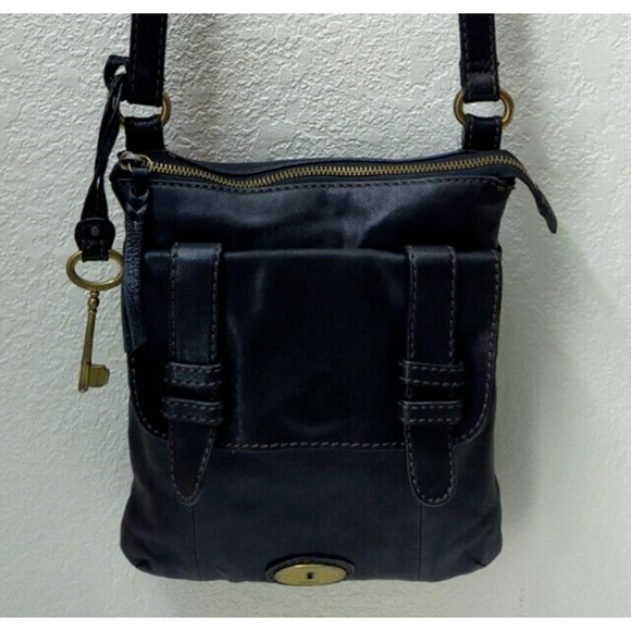 Fossil Maddox Black Leather Zipper Closure Credit Card Crossbody Bag - Picture 13 of 13